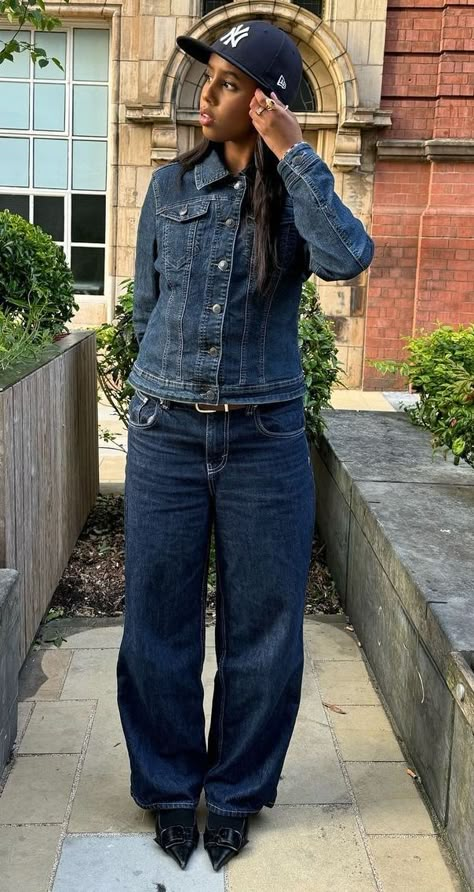 Dark Wash Jeans Outfit Black Women, Denim Long Sleeve Shirt Outfit, What To Wear With Black Jeans, All Jean Outfit, Dark Wash Jeans Outfit, Denim On Denim Outfits, Dark Denim Jeans Outfit, Dark Washed Jeans Outfit, Denim Outfit Women