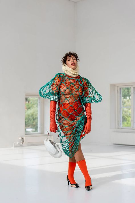 Stockholm Spring, Crying In The Club, Fish Fashion, Jojo Fashion, Spring 2022 Fashion, 2022 Fashion Show, Queen Costume, Middle Age Fashion, Exotic Fashion