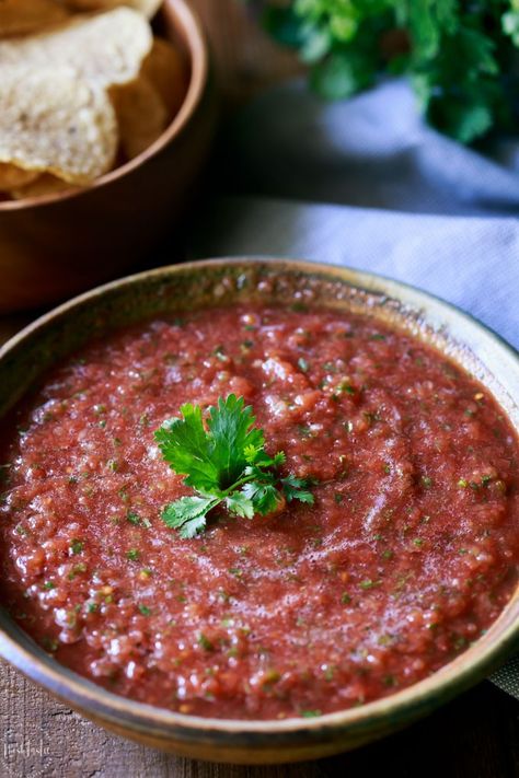 Packed with flavor and fresh ingredients and fabulous spices, this is the best TWO MINUTE Blender Restaurant Salsa I've ever tried! |gluten free, dairy free, vegan, vegetarian | Restaurant Salsa, Vegan Dressings, Blender Salsa, Vegetarian Pot Pie, Restaurant Style Recipes, Easy Whole 30 Recipes, Gluten Free Recipes Easy, Fresh Ingredients, Baking Ideas