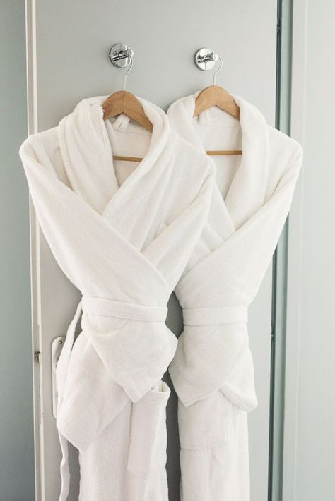 Bathrobes for guests. For more inspiration, tips and ideas, follow @SteinTeamNYC #guestroom Bed Breakfast Ideas, Deco Spa, Bed And Breakfast Ideas, Bed N Breakfast, Veranda Design, Guest Room Essentials, Ann Street Studio, Bed And Breakfast Inn, Guest Room Ideas