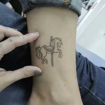 Small Carousel Tattoo, Carousel Horse Tattoos, 59 Tattoo, Carousel Tattoo, Tattoos To Honor Mom, Sister Tats, Tattoo Family, Traditional Tattoo Inspiration, Spooky Tattoos