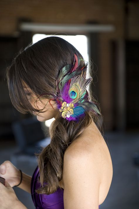 Peacock Inspired Hairpiece  http://significanteventsoftexas.com/ Peacock Feather Outfit, Peacock Feather Hair Accessories, Peacock Inspired Outfit, Peacock Hairstyle, Feather In Hair, Peacock Hair Piece, Hide Pic, Keep Smile, Peacock Hair