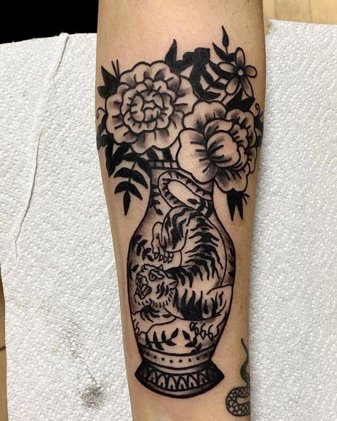 Tiger Vase Tattoo, Traditional Flower Vase Tattoo, American Traditional Vase Tattoo, Vase Tattoo Traditional, Traditional Vase Tattoos, Flower Vase Tattoo, Vase Tattoo, Tattoos 2023, Traditional Vases