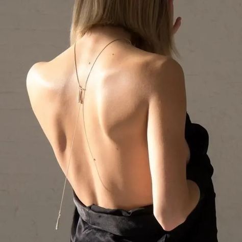 11 Tips on How to Rock a Backless Dress with Style & Confidence Mode Ulzzang, Body Photography, Ideal Body, Fitness Inspiration Body, Body Reference, Anatomy Reference, Body Inspiration, Sport Motivation, روتين العناية بالبشرة