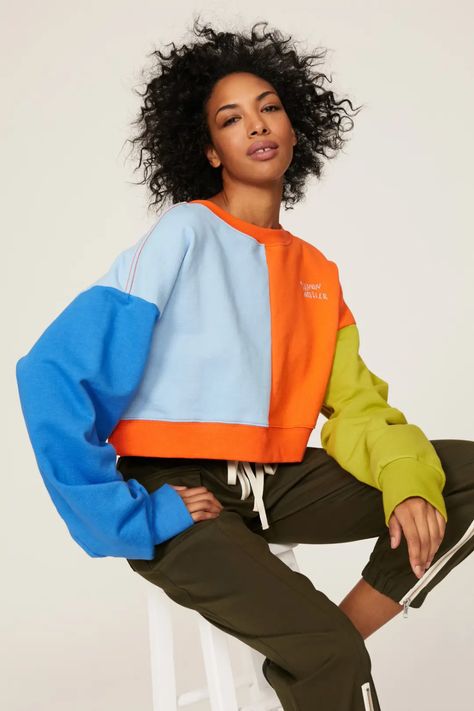 Color Block Sportswear, Color Block Shirt Outfit, Colorblocking Outfit, Colorblock Outfits, Sweatshirt Colorblock, Sew Sweatshirt, Color Block Tshirt, Color Block Fashion, Colorblock Shirt