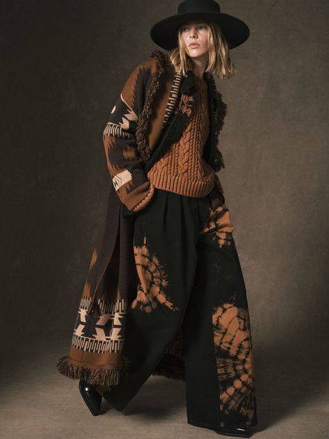 Bohemian Winter Outfits, Desert Outfit, Boho Fashion Winter, Earthy Outfits, Estilo Hippie, Boho Sweater, Folk Fashion, Style Inspiration Fall, Bohemian Clothes