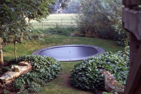 A Tree Grows In Bushwick: Pit Trampolines in Landscape Design Sunken Trampoline, In Ground Trampoline, Backyard Trampoline, Best Trampoline, Summer Rolls, Trampolines, Backyard Fun, Backyard Oasis, How To Level Ground