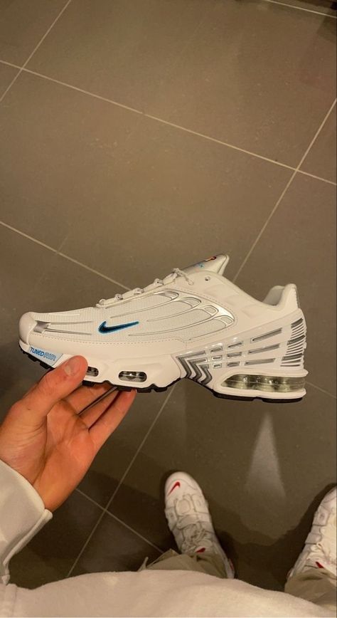 Nike Tuned 3, Nike Tn Shoes, Nike Tuned, Streetwear Lookbook, Nike Shoes Blue, Cr7 Jr, Shoe Room, Gender Fluid Fashion, Nike Tn