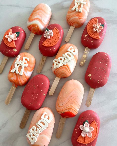 The Dipped Haus on Instagram: “These were so fun 🤩 these bright colors are giving me life ✨ #cakesicles #bridalshowercakesicles” Disco Cakesicles, 21st Birthday Cakesicles, Orange Cakesicles, Cakesicles Packaging, Red Cakesicles, Chocolate Covered Treats Ideas, Yellow Cakesicles, Pretty Cakesicles, Bachelorette Cake Pops