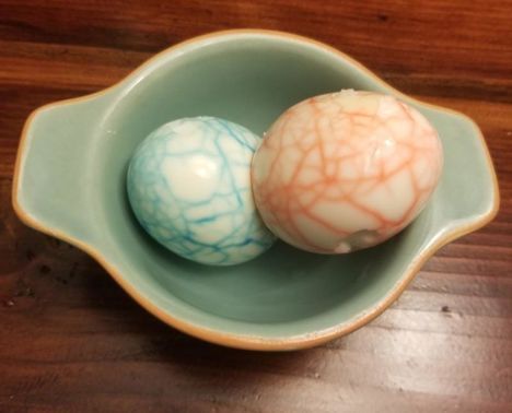 Edible Dinosaur Eggs - THAT AFTER SCHOOL LIFE - After School Program Resource and Engaging Activities for Kids Dragon Recipe, Make A Dinosaur, Dino Eggs, Dinosaur Activities, Dinosaur Eggs, Egg Crafts, After School Program, A Dinosaur, Hard Boiled