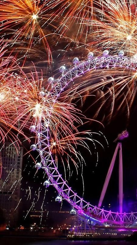 London Nye Fireworks, Nye Backgrounds, New Year London, London Fireworks, Fireworks Gif, New Years Eve Fireworks, Fireworks Background, Fire Works, Landscape Mode