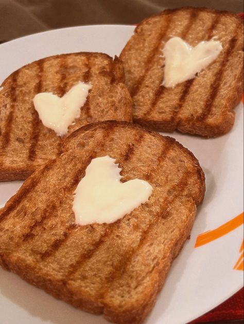 Bread Asthetic Picture, Aesthetic Bread Picture, Breakfast Food Aethstetic, Breakfast Toast Aesthetic, Toast Pictures, Heart Shape Food, French Toast Aesthetic, Aesthetic Toast, Heart Toast