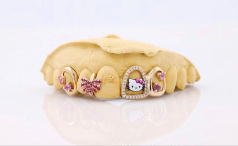 Hello Kitty Logo, Dental Jewelry, Grillz Teeth, Custom Grillz, Dope Jewelry Accessories, Ruby Set, Gold Grillz, Grills Teeth, Logo With A