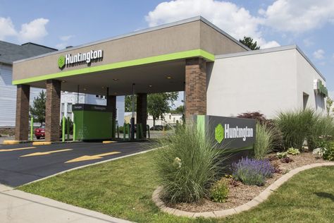 Huntington Bank branch in downtown Greenville to close Huntington Bank, Bank Branding, Bank Branch, Commercial Bank, Savings Bank, Banking, Exterior, Architecture, Building