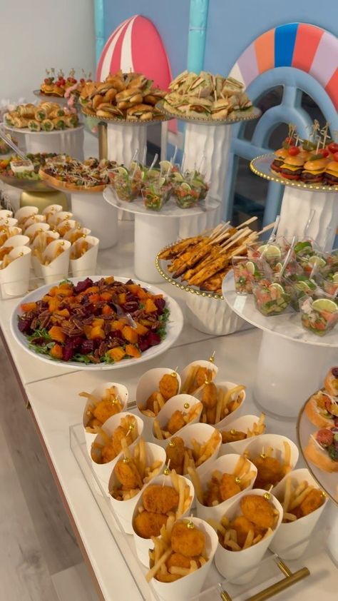 Displaying Food For Party, Serving Tray Food Party Ideas, Catering Wedding Food, 30th Party Food, Cuban Food Catering, Food Display For Party, Birthday Spread Parties Food, Catering Ideas Food Dinners, Party Food Buffet Ideas Dinners