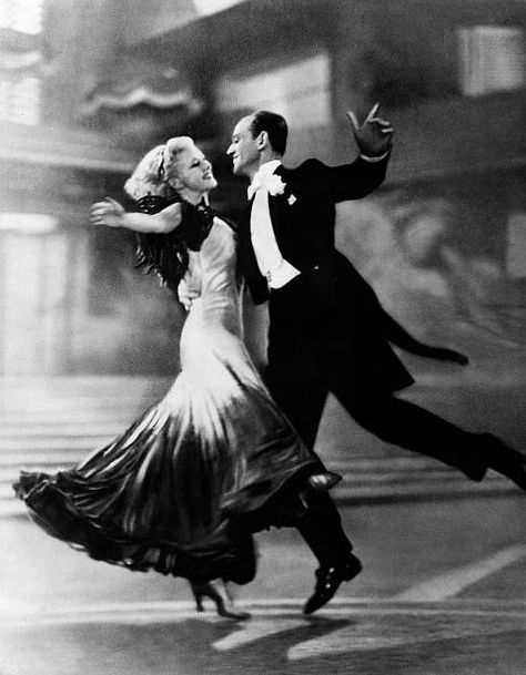 424 Fred Astaire And Ginger Rogers Photos and Premium High Res Pictures - Getty Images Ballroom Dance Photography, Dancing Photography, History Of Dance, Danny Zuko, Fred And Ginger, Jennifer Grey, Baz Luhrmann, Star Trek Images, Ballet Barre