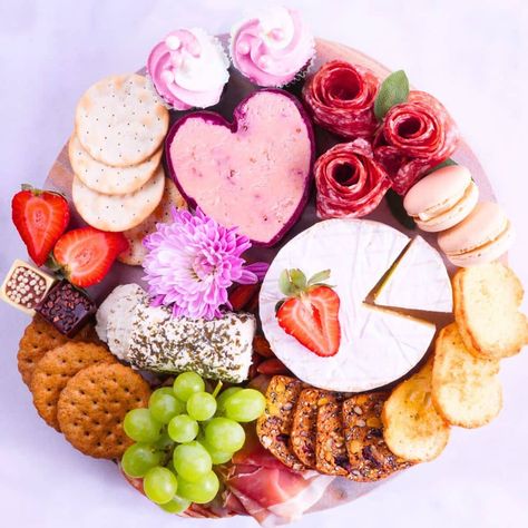 Barbecuterie Board Ideas - ideas for Barbie inspired party platters and charcuterie boards #barbieparty #barbiefoods #charcuterie Barbie Food Board, Pink Charcuterie Board Ideas, Barbie Charcuterie Board, Barbie Party Theme, Barbie Inspired Party, Pink Barbie Party, Movie Watching Party, 1st Birthday Foods, Bubble Birthday Parties