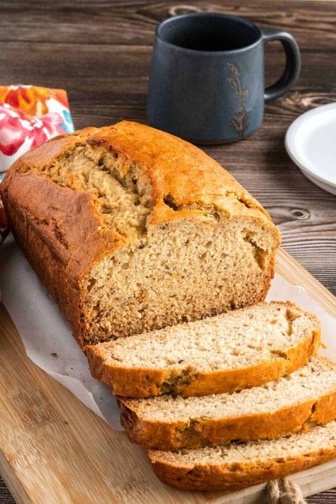 Sliced banana bread on a cutting board. Best Moist Banana Bread, Homemade Sweet Bread, Homemade Banana Bread Recipe, Classic Banana Bread, Banana Dessert Recipes, Homemade Banana Bread, Moist Banana Bread, Leftover Bread, Banana Dessert