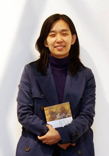 Korean novelist Han Kang, 46, has become the first Korean writer to be longlisted for the prestigious Man Booker International Prize.  http://english.donga.com/Home/3/all/26/527422/1 Han Kang, Female Role Models, Nobel Prize, Role Models, That Look, The First, Models, Collage, Pins