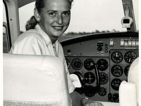 First Female Astronaut, Female Astronaut, Aviators Women, Space Museum, Air And Space Museum, Girl Running, Student Engagement, Life Magazine, Pioneer Woman