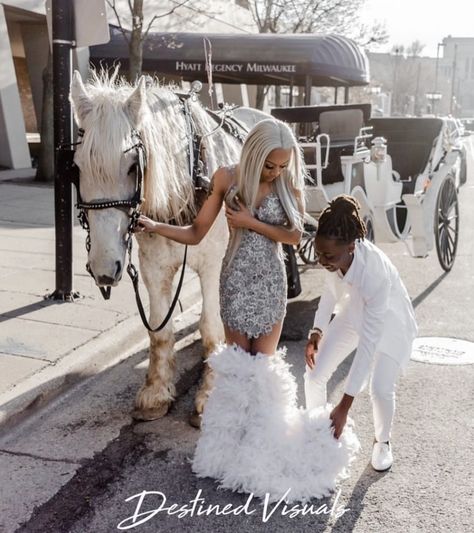 Prom 23, Prom Pictures Couples, Girl Prom, Pictures Couples, Prom 2023, Horse And Carriage, Prom Ideas, Senior Prom, Prom Looks