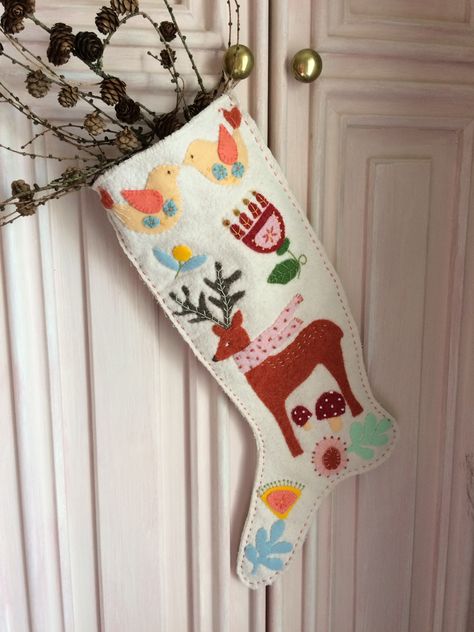 Felt Stocking Patterns, Stocking Homemade, Painted Stockings Ideas, Felt Stocking Ideas, Felt Stockings Christmas Diy Free Pattern, Felted Christmas Stocking, Diy Felt Stocking, Felt Christmas Stockings Ideas, Homemade Felt Stocking