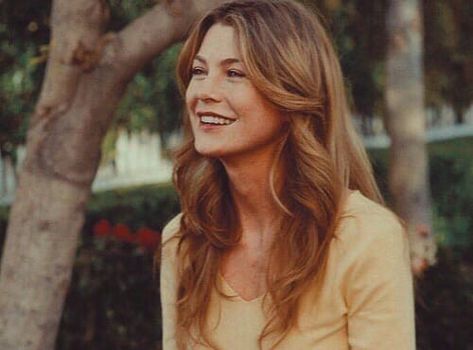 Meredith Grey Hair, Meredith Grey's Anatomy, Grey's Anatomy Doctors, Haircuts For Long Hair With Layers, Ellen Pompeo, Grey Anatomy Quotes, Gray Hair Cuts, Dark Blonde Hair, Meredith Grey