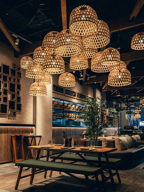 Restaurant Lighting Design, Pho Restaurant, Rooftop Restaurant Design, Modern Restaurant Design, Coffee Shop Interior Design, Decoration Restaurant, Rustic Restaurant, Casa Country, Coffee Shops Interior