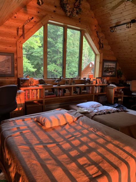 Grandmas House Bedroom, Old Wood House Interior, Cabin Inside Aesthetic, Log Cabin Astethic, Alaska House Interior, Summer Cabin Interior, Dream Home Cozy, Grandma's House Aesthetic, Cabin Aesthetic Bedroom