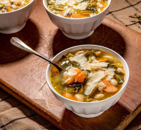 Alice Waters’s Seasonal Minestrone Recipe - NYT Cooking Green Beans Tomatoes, Ny Times Recipes, Gluten Free Pesto, Pesto Spinach, Alice Waters, Vegetarian Soups, Recipe Soup, Nyt Cooking, Summer Recipe