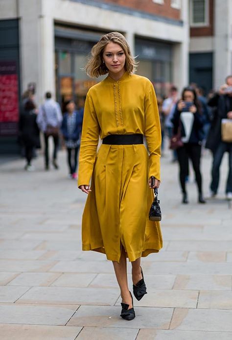 Arizona Muse's best fashion moments - Photo 10 Uk Street Style, Mustard Fashion, Mustard Dress, Street Style 2016, London Fashion Week Street Style, Fashion Week Spring 2014, Dress For Summer, London Street Style, Spring Street Style