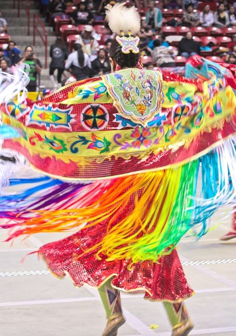 Powwow Dancers, Fancy Shawl Regalia, Powwow Beadwork, Powwow Outfits, Fancy Shawl, Powwow Regalia, Jingle Dress, Native American Children, Native American Regalia