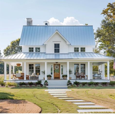 Farmhouse Barndominium Exterior, Cute Country Houses, Traditional Farmhouse Exterior, Southern Farmhouse Exterior, Appalachian Home, Small Stone Cottage, Barndominium Exterior, Bloomfield Homes, Belton House