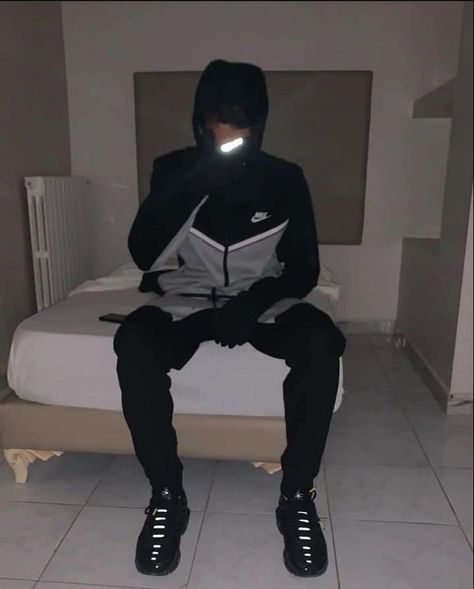 Black Grey Tech Fleece, Best Nike Tech Fleece, Nike Tech Fleece Black And Grey, Nike Tech Fleece Outfit Men Black, Nike Tech Fleece Drip, Nike Tech Drip, Uk Drill Aesthetic, Tech Fleece Drip, White Tech Fleece