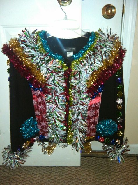 My very ugly fantasmic Christmas sweater! Bring on the tinsel! Christmas Blazer Outfit, Christmas Blazer, Diy Ugly Christmas Sweater, Ugly Outfits, Christmas Attire, Sweater Ideas, Ugly Christmas Sweater Party, Blazer Outfit, Winter 2023