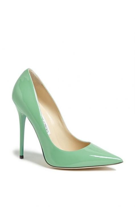 Mint patent Jimmy Choo pump. Gorgeous! #SittingisthenewSmoking Mint Green Heels, Mint Heels, Trendy High Heels, Jimmy Choo Pumps, Wear Perfume, Shoes Trendy, Green Heels, Jimmy Choo Heels, Spring Summer Trends