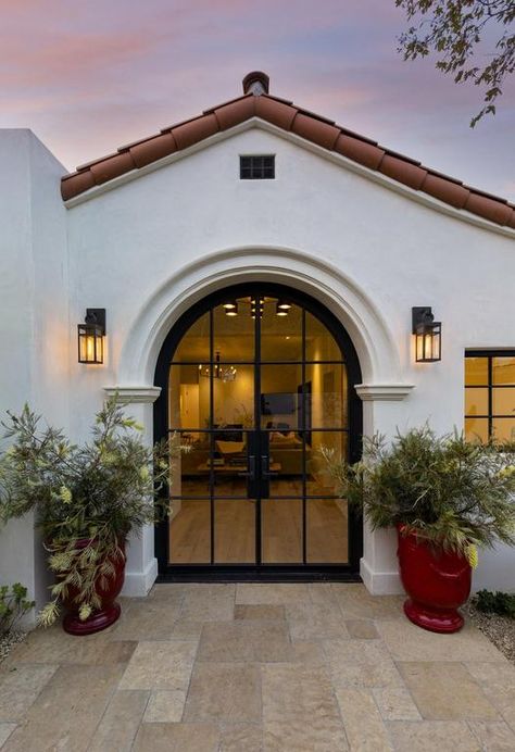 House Arches Exterior, Santa Barbara House Exterior, Santa Barbara Style Exterior, Midetteranean House, Santa Barbara Homes Exterior, Santa Barbara Architecture, Santa Barbara Style Homes Exterior, Spaniard Style Home, Modern Spanish Style Homes Interior Design