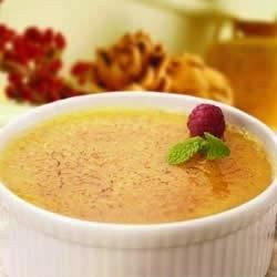 Ghirardelli® Classic White Chocolate Creme Brulee ~ White chocolate adds a rich new dimension to this classic dessert. Chocolate Creme Brulee Recipe, Ghirardelli Recipes, White Chocolate Creme Brulee, Chocolate Creme Brulee, Pea Snacks, Creme Brulee Recipe, Brulee Recipe, Creme Brûlée, Chocolate Creme