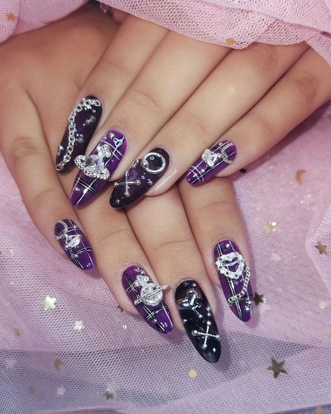 NANA⛓️🔗🪐🍓 Uñis inspiradas en nana osaki 🖤 Nana Inspired Nails, Nana Nails, Nails Inspired, Nana Osaki, Nail Inspo, Nails