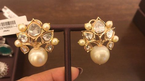 Small Kundan Earrings, Polki Chandbali, Jadau Earrings, Antic Jewellery, Antique Gold Earrings, Polki Earrings, Antique Jewelry Indian, Indian Jewellery Design Earrings, Bangles Jewelry Designs