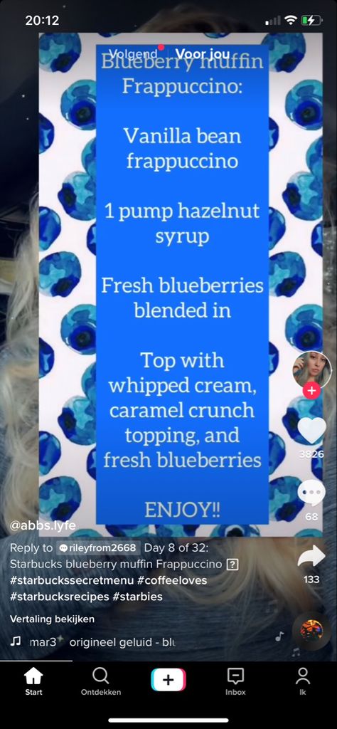 Blue Starbucks Drink, Starbucks Orders, Secret Starbucks Recipes, Secret Starbucks Drinks, Frappuccino Recipe, Caramel Crunch, How To Order Starbucks, Hello Kitty Jewelry, Starbucks Refreshers