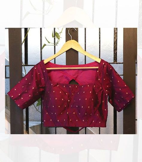 Simple Saree Blouse Designs, Latest Blouse Design, Blouses Pattern, Polka Dots Blouse, Blue Blouse Designs, Neck Patterns, Boat Neck Blouse Design, Blouse Designs Catalogue, Blouse Ideas