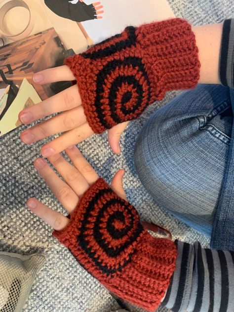 Crochet Downtown, Crochet Star Gloves, Downtown Girl Crochet, Downtown Girl Accessories, Downtown Crochet, Crochet Ideas Winter, Hand Warmers Crochet, Crochet Gloves Fingerless, Crochet Handwarmers