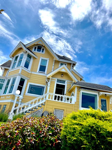 Yellow Beach House, Pretty Beach House, Beach House Exterior, The Summer I Turned Pretty, Yellow House, Pretty Beach, Yellow Houses, White Accents, Lake House