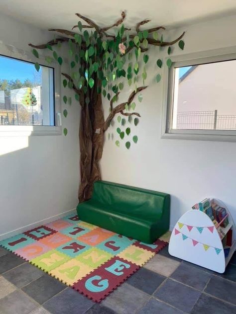 Forest Theme Daycare Room, 3d Tree On Wall Classroom, Home Daycare Decor, Paper Tree Classroom, Daycare Room Ideas, Classroom Tree, Zimmer Diy, Daycare Decor, Daycare Room