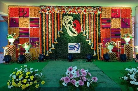 Sreemantham Backdrop, Srimantham Decorations, Seemantham Decoration, Traditional Baby Shower, Godh Bharai, Indian Baby Shower Decorations, Leaf Decor Wedding, Naming Ceremony Decoration, Small Wedding Decor