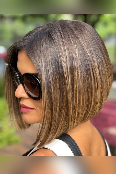 Inverted Bob Haircuts, Κούρεμα Bob, Rambut Brunette, Angled Bob Haircuts, Bob Haircut For Fine Hair, Hairstyle Inspiration, Bob Hairstyles For Fine Hair, Short Bob Haircuts, Haircuts For Fine Hair