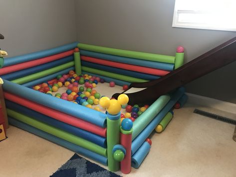 Diy Soft Play Area, Boy Adventure Room, Small Kids Playroom Ideas, Diy Ball Pit, Kids Play Area Indoor, Foam Pit, Diy Kids Playground, Baby Play Areas, Kids Sports Room