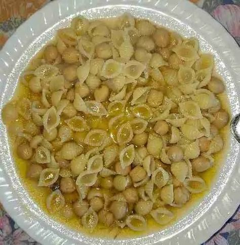 PASTA & CECI (CHICKPEAS PASTA: THE ITALIAN COMFORT FOOD) - Cooking Italians Pasta Ceci, Chickpeas Pasta, Penne Noodles, Italy Pasta, Yummy Food To Make, Recipe For Pasta, Italian Comfort Food, Italian Breakfast, Pizza Italian