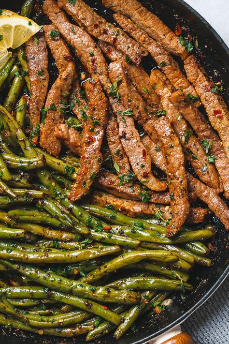 Garlic Butter Steak and Lemon Green Beans Skillet - So addicting! The flavor combination of this quick and easy one pan dinner is spot on! - #recipe by #eatwell101 Daging Salai, Steak And Green Beans, Green Beans Skillet, Easy One Pan Dinner, Lemon Green Beans, Butter Steak, One Pan Dinner, Garlic Butter Steak, Steak Butter